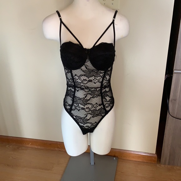 Sexy all over lace bodysuit!! - Picture 3 of 9